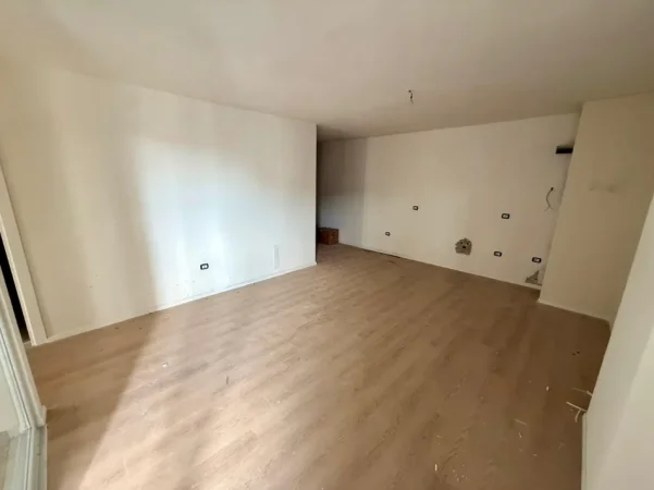 Tirane, shitet apartament 2+1 Kati 9, 91 m² 155.700 € (ish fusha e aviacionit)