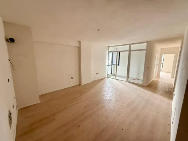 Tirane, shitet apartament 2+1 Kati 9, 91 m² 155.700 € (ish fusha e aviacionit)