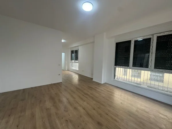 Tirane, shitet apartament 3+1+Aneks+Ballkon Kati 2, 143 m² 250.000 € (Ish Fusha e Avicacionit)