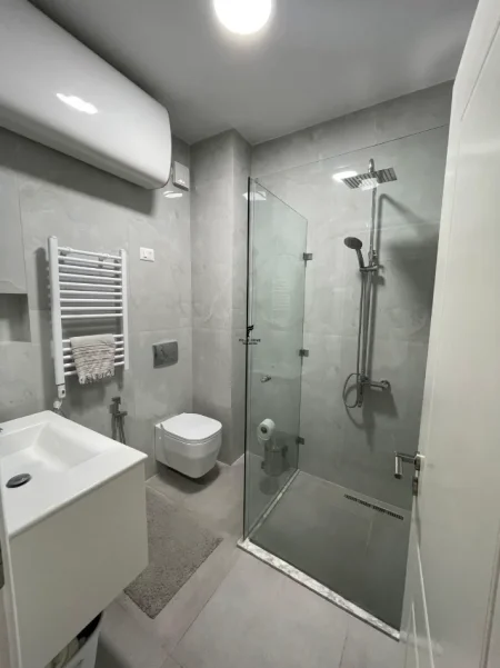 Tirane, jepet me qera apartament 2+1 Kati 7, 100 m² 900 € (RRUGA E KAVAJES)