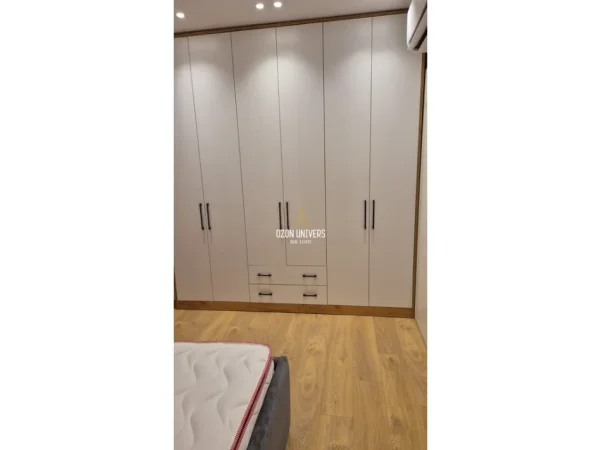 Tirane, jepet me qera apartament 1+1+Ballkon Kati 2, 60 m² 650 € (Bulevardi i Ri)