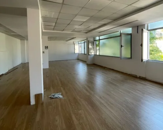 Tirane, jepet me qera ambjent biznesi Kati 2, 330 m² 4.500 € (stadiumi dinamo , sheshi willson)