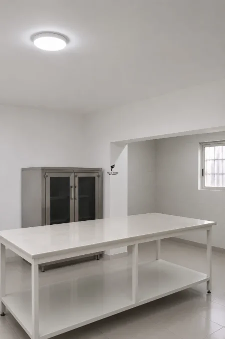 Tirane, jepet me qera dyqan Kati 0, 74 m² 700 € (STACIONI TRENIT)