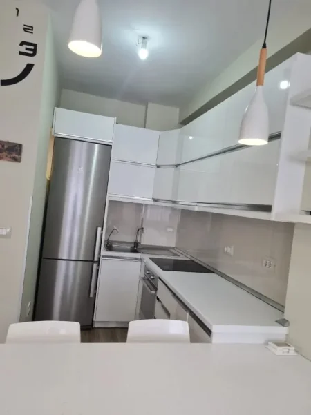 Tirane, jepet me qera apartament 1+1+Ballkon Kati 7, 70 m² 430 € (ASTIR)