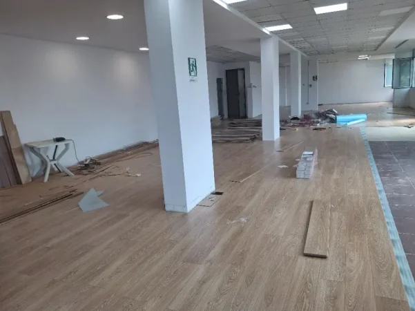 Tirane, jepet me qera zyre Kati 1, 540 m² 7.000 € (BLLOK)