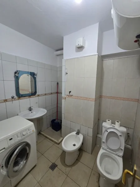 Tirane, jepet me qera apartament 1+1 Kati 2, 65 m² 500 € (RRUGA E ELBASANIT)