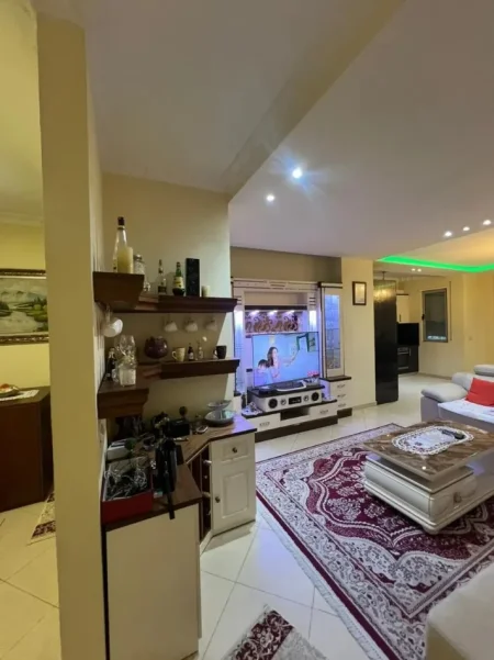 Tirane, jepet me qera apartament 2+1+Ballkon Kati 3, 90 m² 550 € (Fresku)