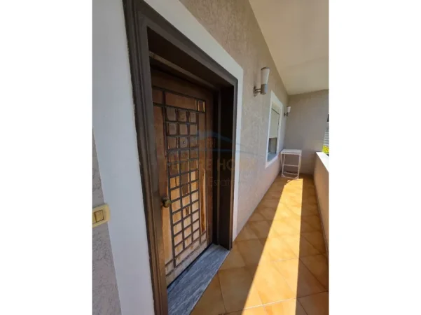 Tirane, shitet Vile Vile 2 Katshe , 199 m² 395.000 € (Rruga e Elbasanit)