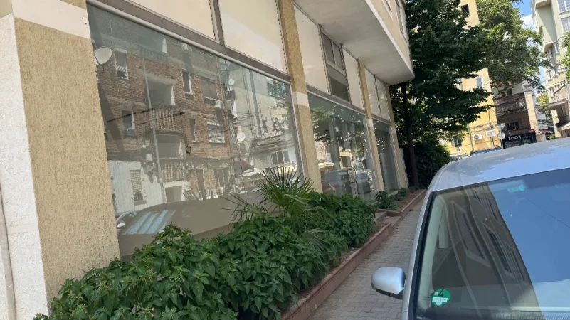 Tirane, jepet me qera ambjent biznesi Kati 0, 124 m² 2.480 € (Nikolla jorga)