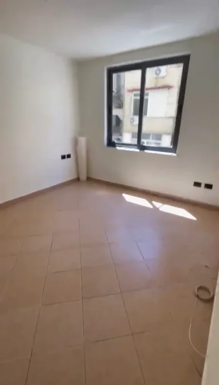 Tirane, jepet me qera zyre Kati 3, 70 m² 650 € (Vesa Center prane Sheshit Wilson)