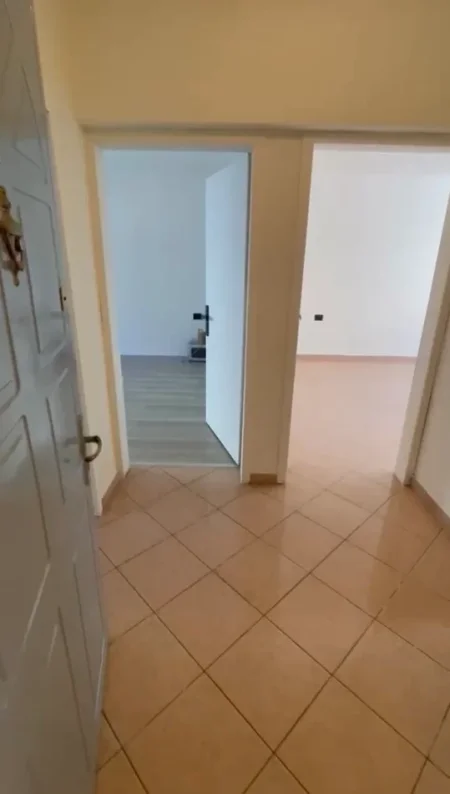 Tirane, jepet me qera zyre Kati 3, 70 m² 650 € (Vesa Center prane Sheshit Wilson)