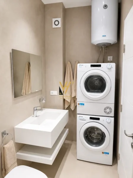 Tirane, jepet me qera apartament 3+1+Ballkon Kati 6, 217 m² 1.200 € (5 MAJI)