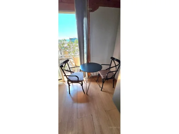 Tirane, jepet me qera apartament 1+1+Ballkon Kati 8, 60 m² 450 € (mine peza)