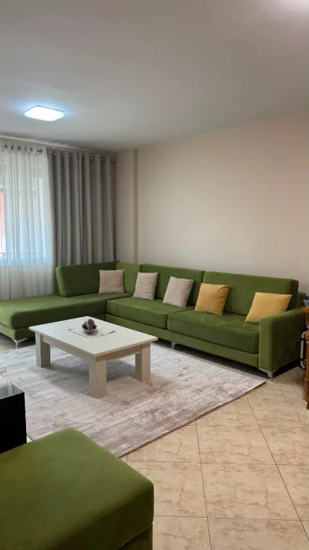 Shqiperi, jepet me qera apartament 2+1 , (21 dhjetori)