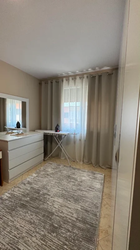 Shqiperi, jepet me qera apartament 2+1 , (21 dhjetori)