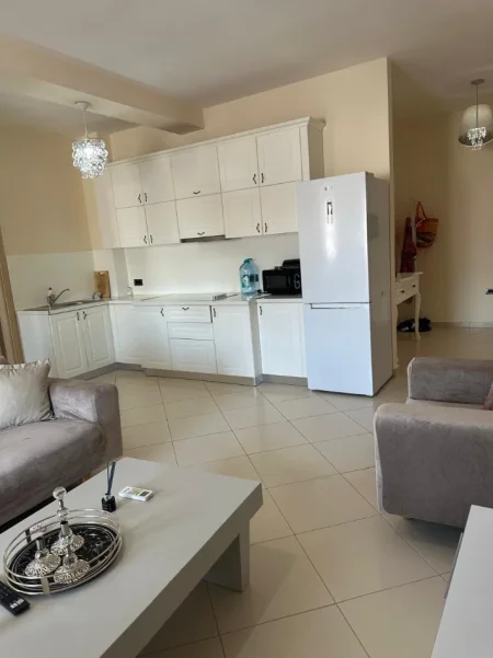 Golem, jepet me qera 2+1 Kati 4, 130 m² 100 € 