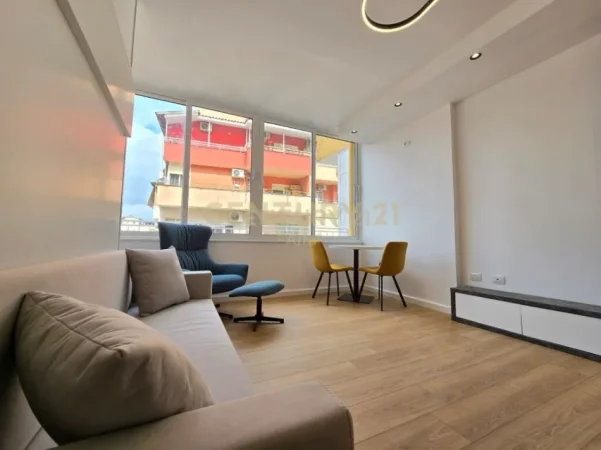 Tirane, jepet me qera apartament 1+1 Kati 4, 35 m² 450 € (komuna e parisit)