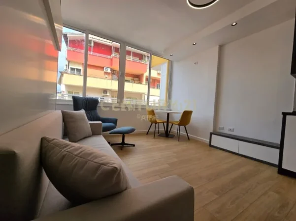 Tirane, jepet me qera apartament 1+1 Kati 4, 35 m² 450 € (komuna e parisit)