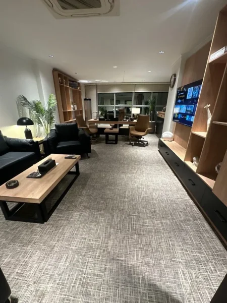 Tirane, jepet me qera zyre Kati 8, 335 m² 6.000 € (BLLOKU)