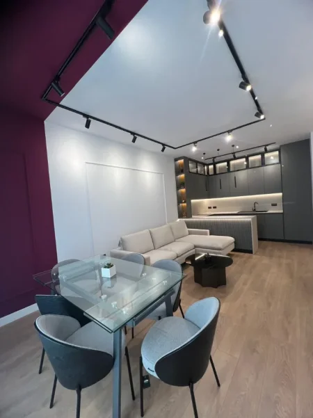 Tirane, jepet me qera apartament 2+1+Ballkon Kati 1, 90 m² 1.000 € (Green Harmony)