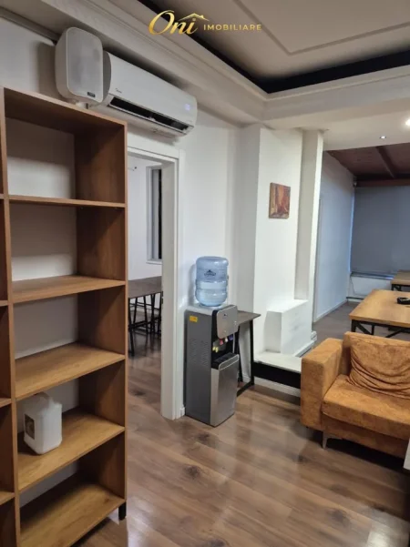 Tirane, jepet me qera zyre Kati 3, 154 m² 900 € (RRUGA E KAVAJES)