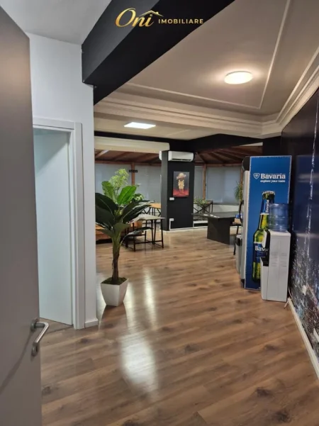 Tirane, jepet me qera zyre Kati 3, 154 m² 900 € (RRUGA E KAVAJES)