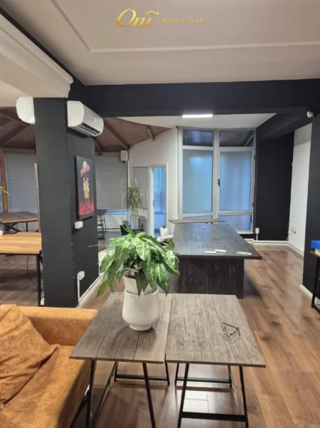 Tirane, jepet me qera zyre Kati 3, 154 m² 900 € (RRUGA E KAVAJES)