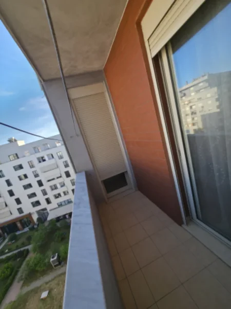 Tirane, jepet me qera apartament 1+1 Kati 6, 65 m² 420 € (Bar Sorriso tek Vila L ne Astir)