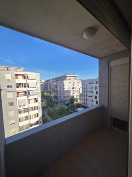 Tirane, jepet me qera apartament 1+1 Kati 6, 65 m² 420 € (Bar Sorriso tek Vila L ne Astir)