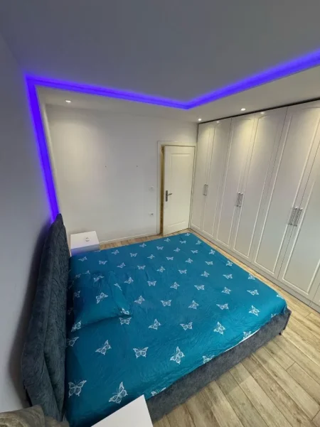 Tirane, jepet me qera apartament 1+1 Kati 4, 65 m² 600 € (PRANE HOTEL MONDIAL)