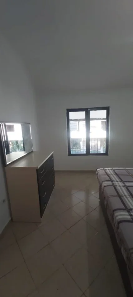 Tirane, jepet me qera apartament 1+1 Kati 1, 80 m² 350 € (Jordan Misja)
