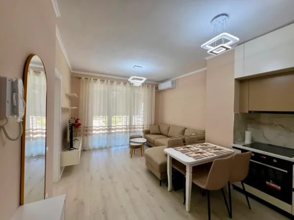 Tirane, jepet me qera apartament 1+1+Ballkon Kati 7, 57 m² 400 € (Univers City)