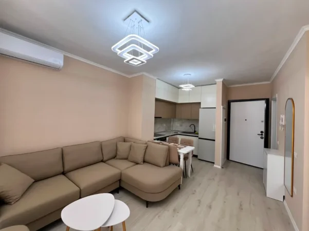 Tirane, jepet me qera apartament 1+1+Ballkon Kati 7, 57 m² 400 € (Univers City)