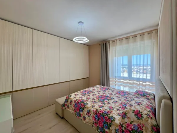 Tirane, jepet me qera apartament 1+1+Ballkon Kati 7, 57 m² 400 € (Univers City)