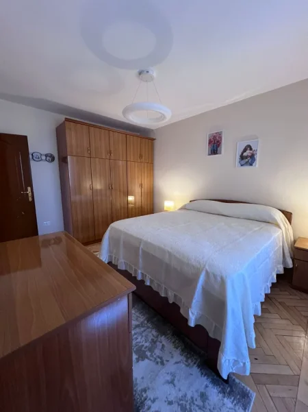 Tirane, jepet me qera apartament 2+1+Aneks+Ballkon Kati 4, 650 € (rruga e elbasanit)