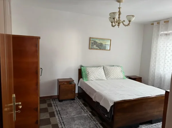 JEPET ME QERA APARTAMENT NE BRRYL, TEK KRYQEZIMI, 500 EURO, UJI DHE INTERNETI  TE PERFSHIRA