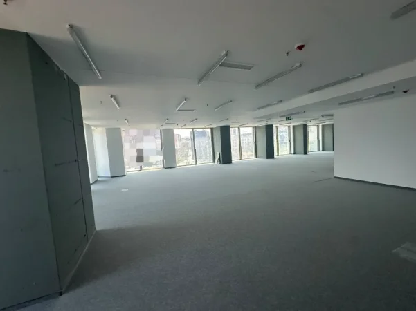 Tirane, jepet me qera zyre Kati 6, 1.570 m² 39.250 € (down town)