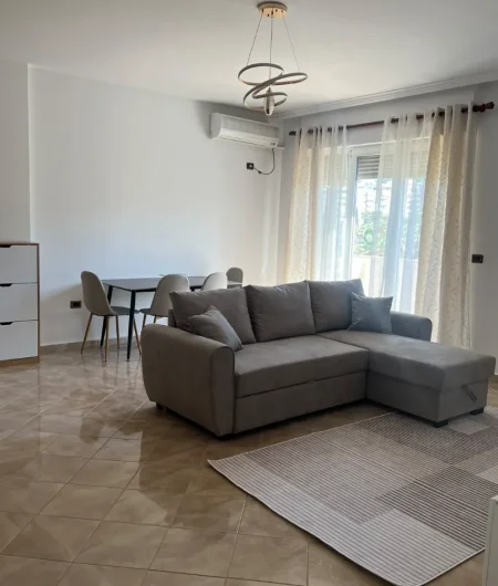 Tirane, jepet me qera apartament 1+1 , 75 m² 600 € 