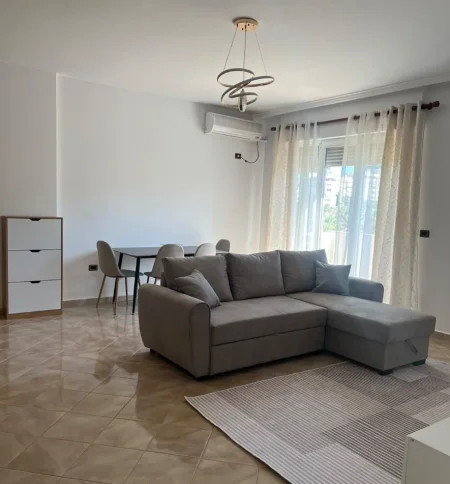 Tirane, jepet me qera apartament 1+1 , 75 m² 600 € 