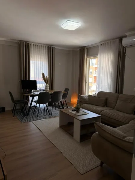 Tirane, jepet me qera apartament 2+1 Kati 5, 100 m² 700 € (Prokuroria e Rrethit Gjyqësor Tiranë)