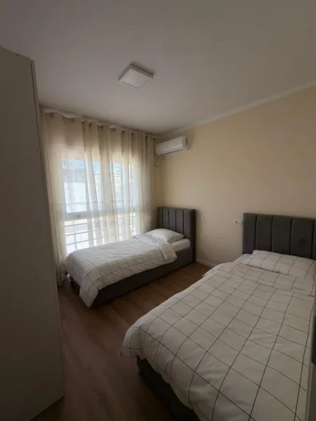 Tirane, jepet me qera apartament 2+1 Kati 5, 100 m² 700 € (Prokuroria e Rrethit Gjyqësor Tiranë)