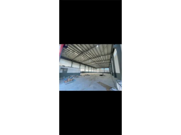 Tirane, jepet me qera Kapanon Kati 0, 2.500 m² 4.000 € (Marikaj)