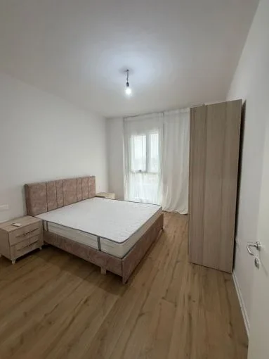 Tirane, jepet me qera apartament 2+1+Aneks+Ballkon Kati 2, 98 m² 570 € (laprake)