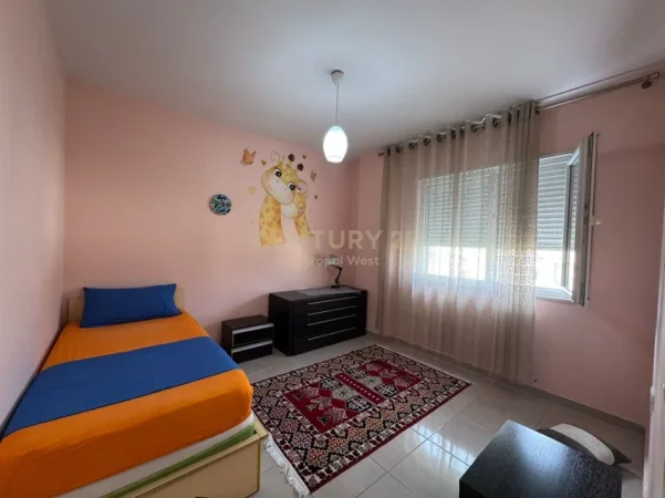 Tirane, jepet me qera apartament 2+1+Ballkon Kati 3, 98 m² 600 € (restorant durresi)