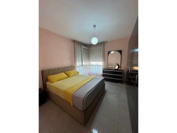 Tirane, jepet me qera apartament 2+1+Ballkon Kati 3, 98 m² 600 € (restorant durresi)