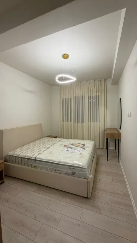 Tirane, jap me qera apartament 1+1+Ballkon Kati 2, 70 m² 600 € (River Residence, Unaza e Re)