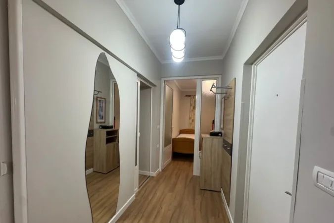 Tirane, jepet me qera apartament 2+1 Kati 1, 75 m² 800 € (Blloku)