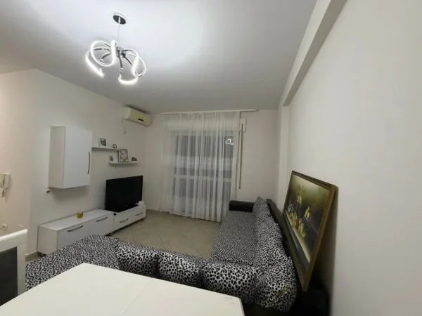 Tirane, jepet me qera apartament 2+1 Kati 2, 65 m² 650 € (Don Bosko)
