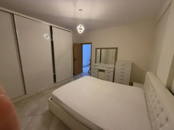 Tirane, jepet me qera apartament 2+1 Kati 2, 65 m² 650 € (Don Bosko)