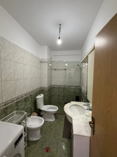 Tirane, jepet me qera apartament 2+1 Kati 2, 65 m² 650 € (Don Bosko)